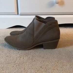 Tan booty healed boots